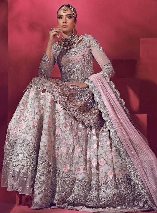 Bridal Lehenga Pakistani in Stylish Design Close Up