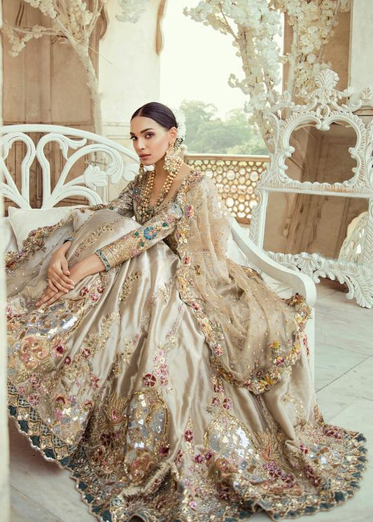 Beautiful Pakistani bridal lehnga online in champagne color